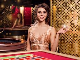 Antarmuka aplikasi mobile bingo 89 menampilkan meja dealer langsung dan menu navigasi